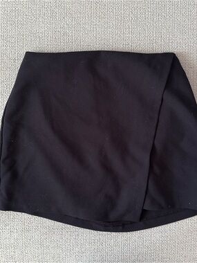 Abercrombie Scarlett Black Asymmetric Mini Skirt